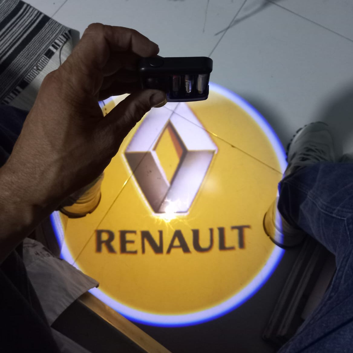 ¡PRODUCTO EXCLUSIVO! PROYECTOR DE LUZ PARA PUERTA DE CARROS DELUXE